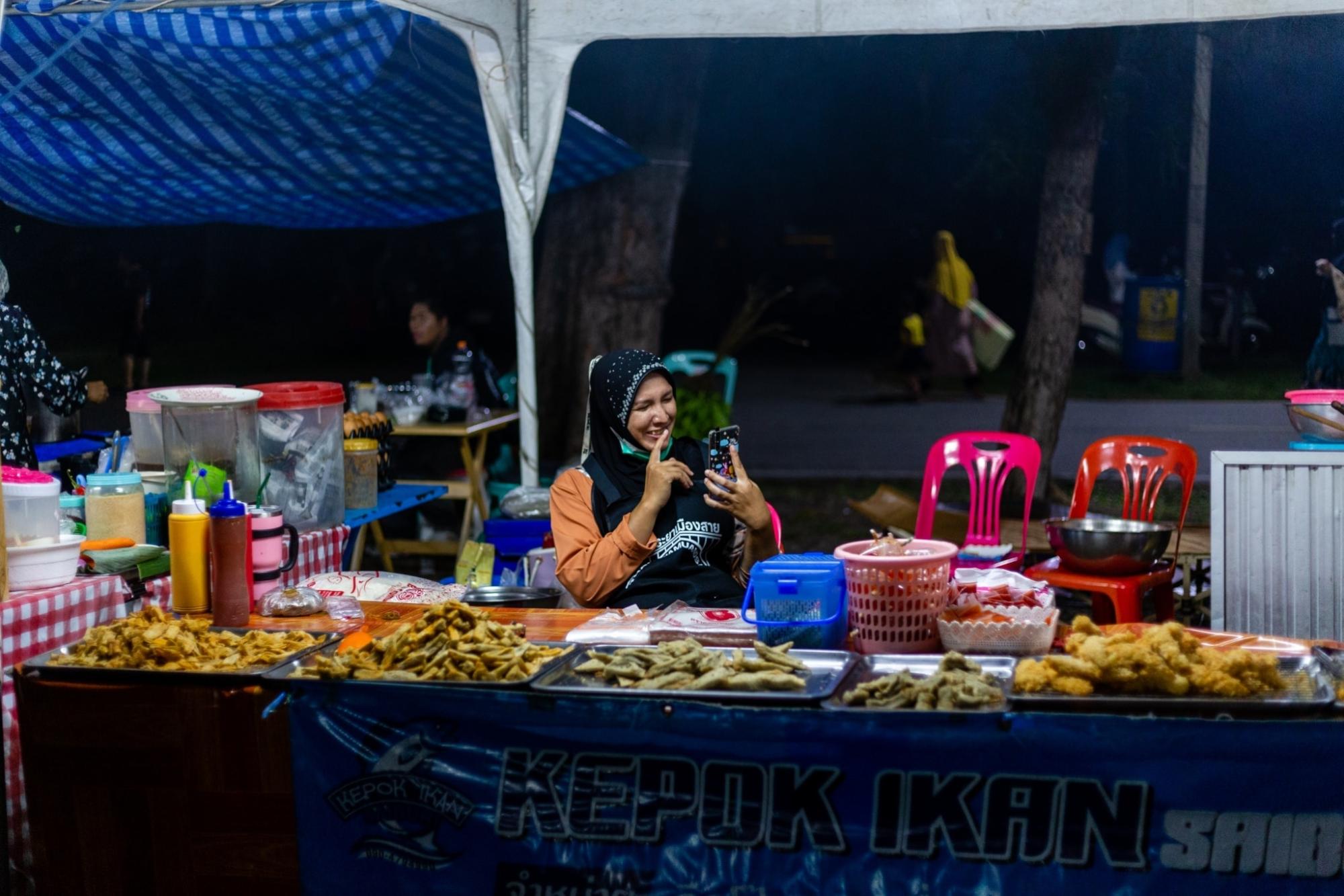 ‘ท่าพระยาเมืองสาย’ ตลาดเพื่อชุมชน ฝีมือคนรุ่นใหม่ปัตตานี 