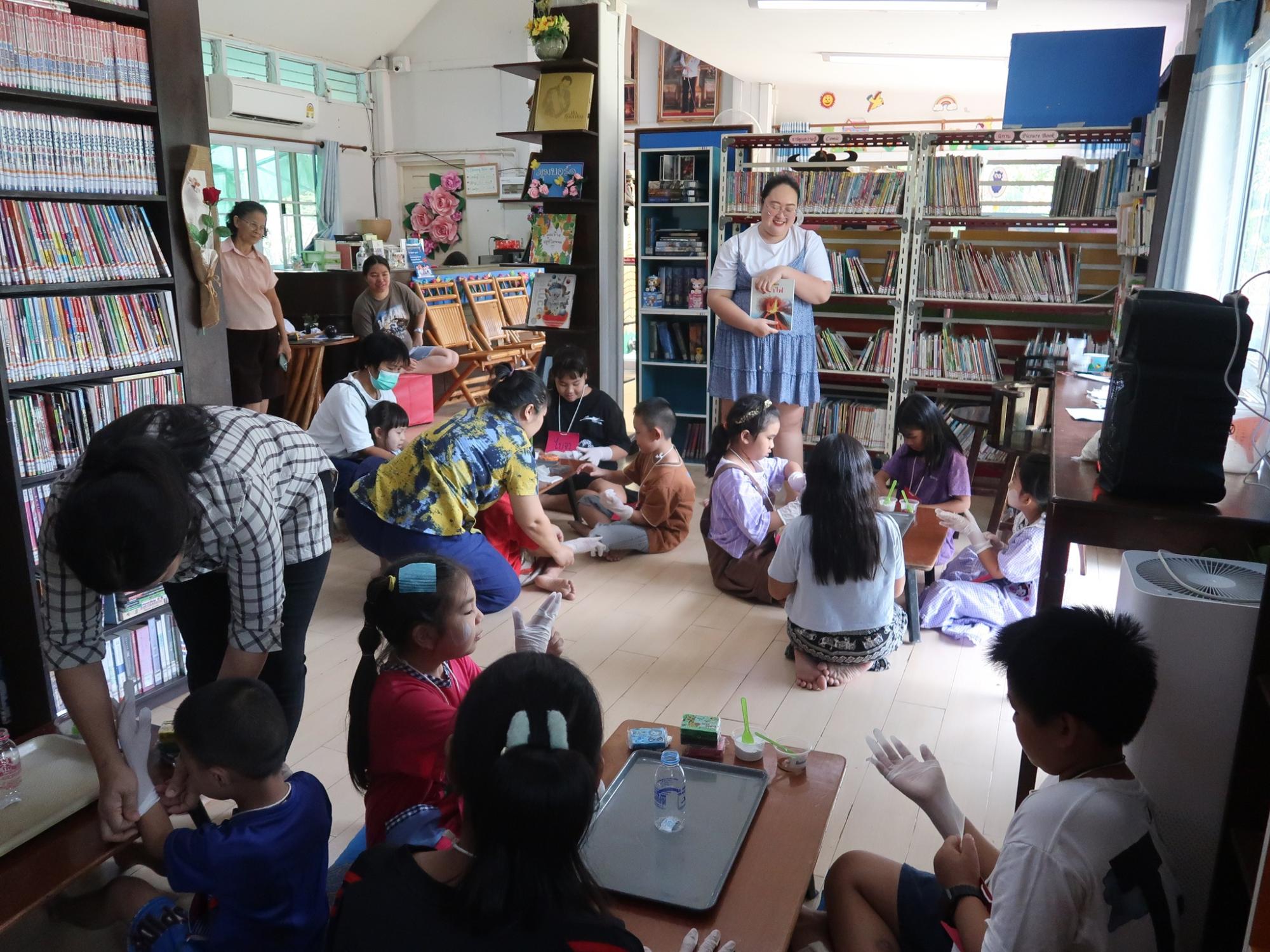 ‘โยชิมิ โฮริอุจิ’ สาวญี่ปุ่นผู้หลงรักเมืองไทย สร้างห้องสมุดรังไหม แบ่งปันโอกาสให้คนชายขอบเมืองพร้าว